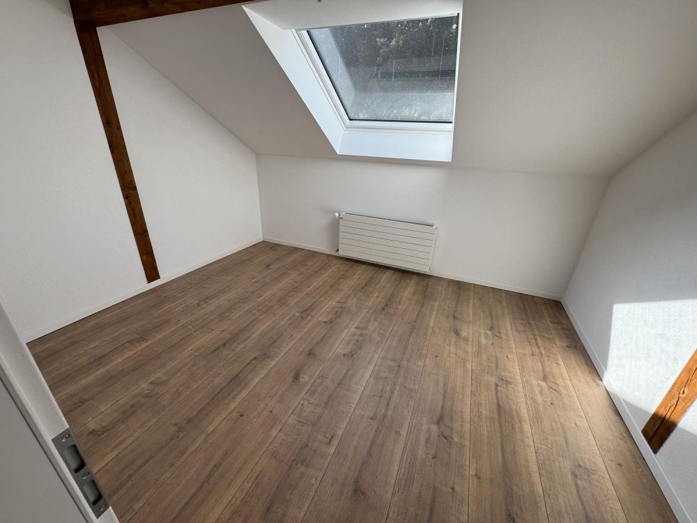 Helle 3.5-Zimmer-Dachwohnung mit Terrasse & Blick ins Grüne -  Bild 4