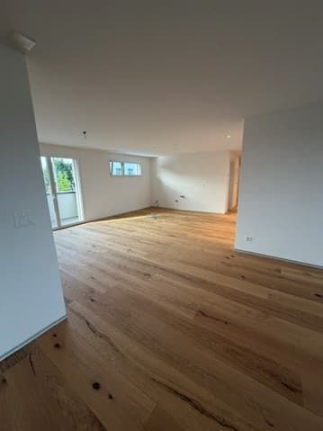 DIE LETZTE 4.5-ZIMMER WOHNUNG MIT 2 BALKONEN IM KERN VON SCHMITTEN -  Bild 2