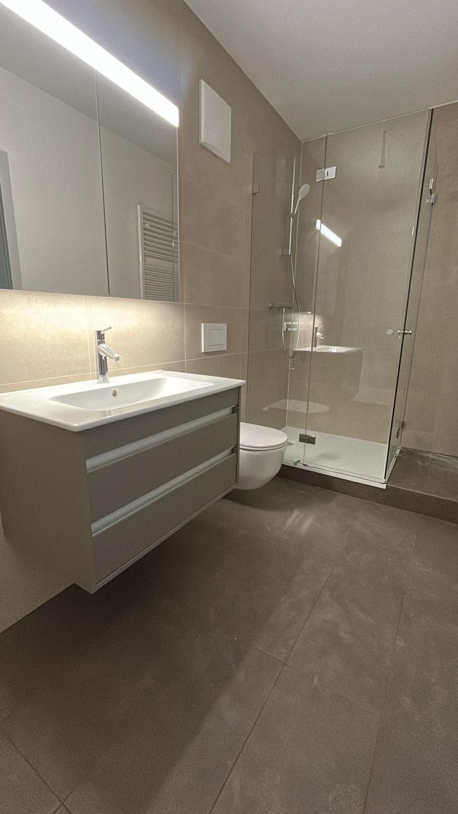 Erstbezug - Stilvolle 2.5-Zimmerwohnung mit Galerie -  Bild 3