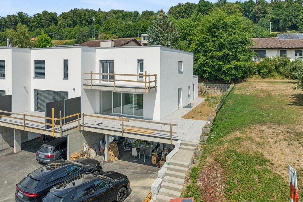 Prächtiges neues Reihenhaus mit 5,5 Zimmern am Ende -  Bild 1