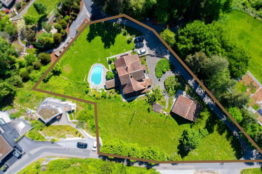 Ein Ort wie kein anderer - Landhausrarität oberhalb von Weggis - Leben auf 4154 m² purer Exklusivität