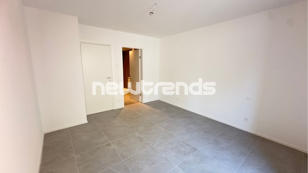 Hell und noch nie bewohnt. Separater Eingang und privater Garten. - camera con bagno privato
