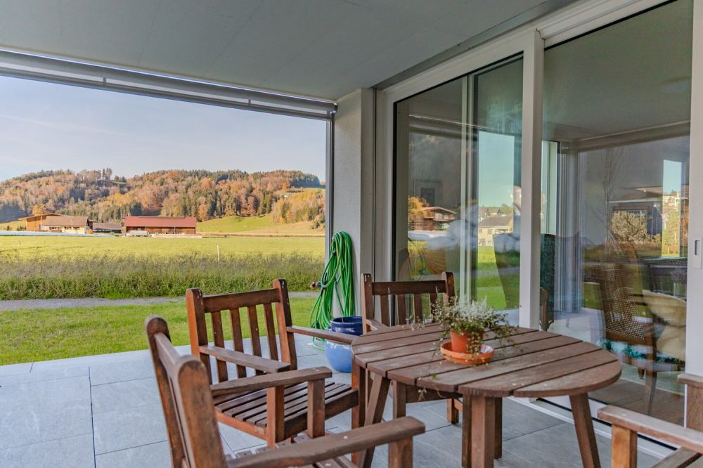 Wohnen im Grünen mit Stil und Komfort - Sitzplatz