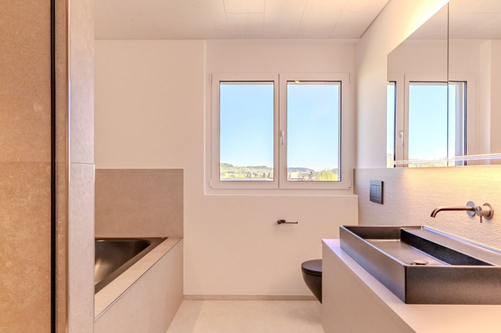 Exklusive 4.5 Zimmer-Dachwohnung mit Galerie und grosszügiger Terrasse - Badezimmer