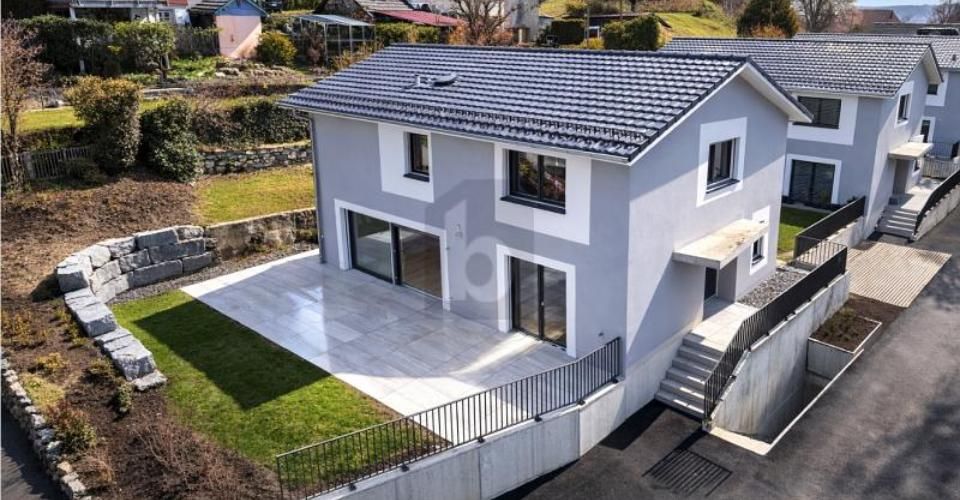 GROSSZÜGIG, HOCHWERTIG & RUHIG GELEGEN (D) - Maison 6.5 pièces - image - 1
