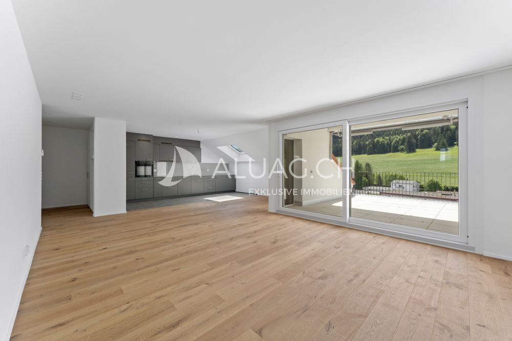 4.5 ZIMMER WOHNEN IM JURAPARADIES - Traumhafter, offener Wohnraum lässt sich perfekt möblieren