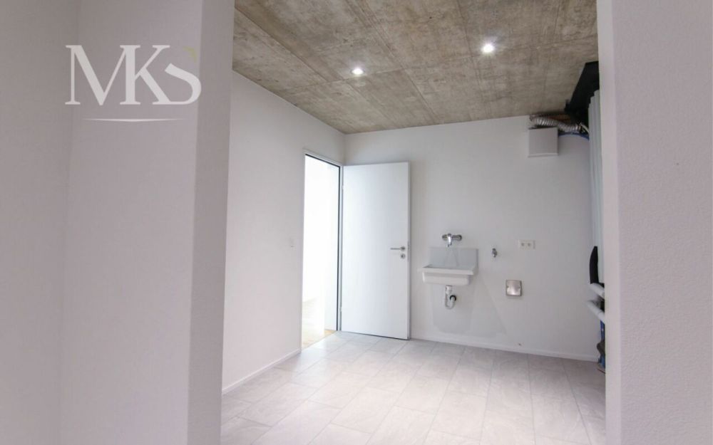 Grossflächige Neubauwohnung an ruhiger und sonniger Lage - Reduit