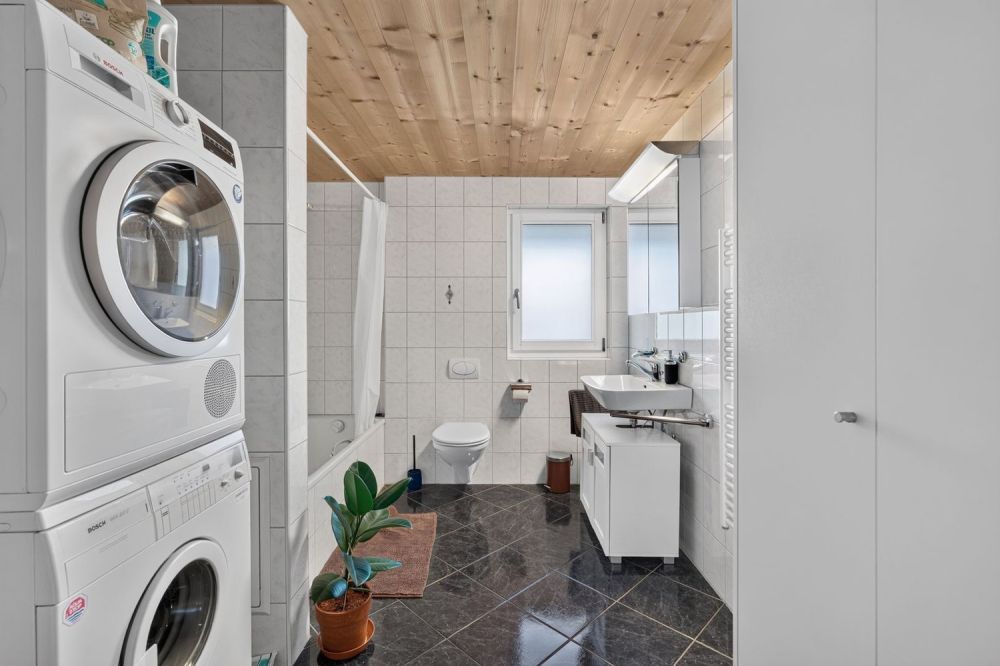 Zweifamilienhaus mit zwei Maisonettewohnungen im Dorfkern von Balgach -  Bild 11