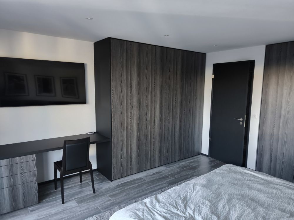 Exklusive, möblierte 2.5-Zimmerwohnung im Three Point Tower - 11.jpg