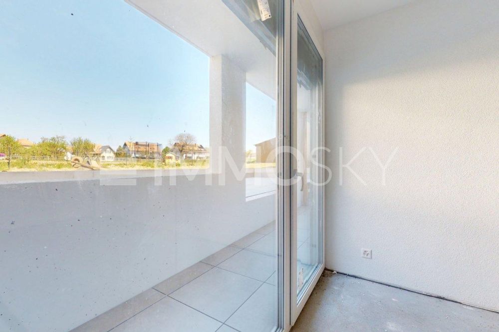 Magnifique Appartement neu mit großer Terrasse, 4 Min. von Cheseaux - Chambre donnant sur la coursive et la terrasse