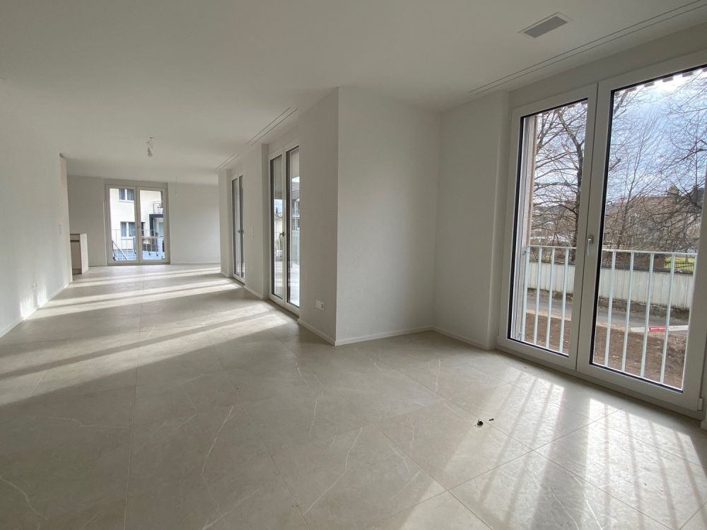 Moderne 4.5-Zimmerwohnung mit zwei grosszügigen Balkonen - Wohnen - Essbereich