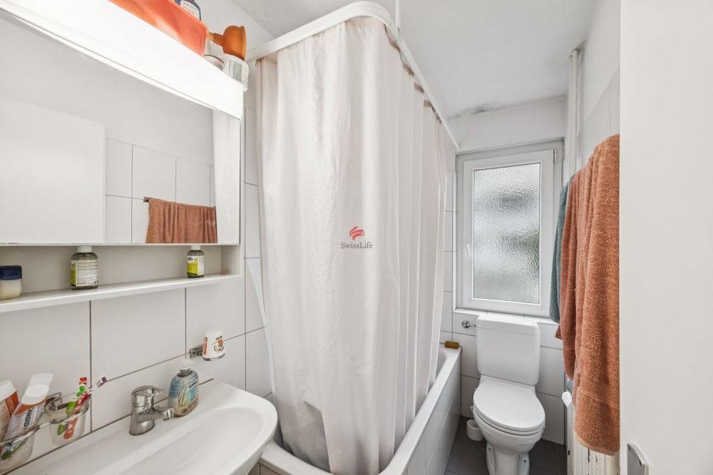 Vollvermietetes Renditeobjekt mit Mietgarantie an zentraler Lage - Badezimmer mit Badewanne