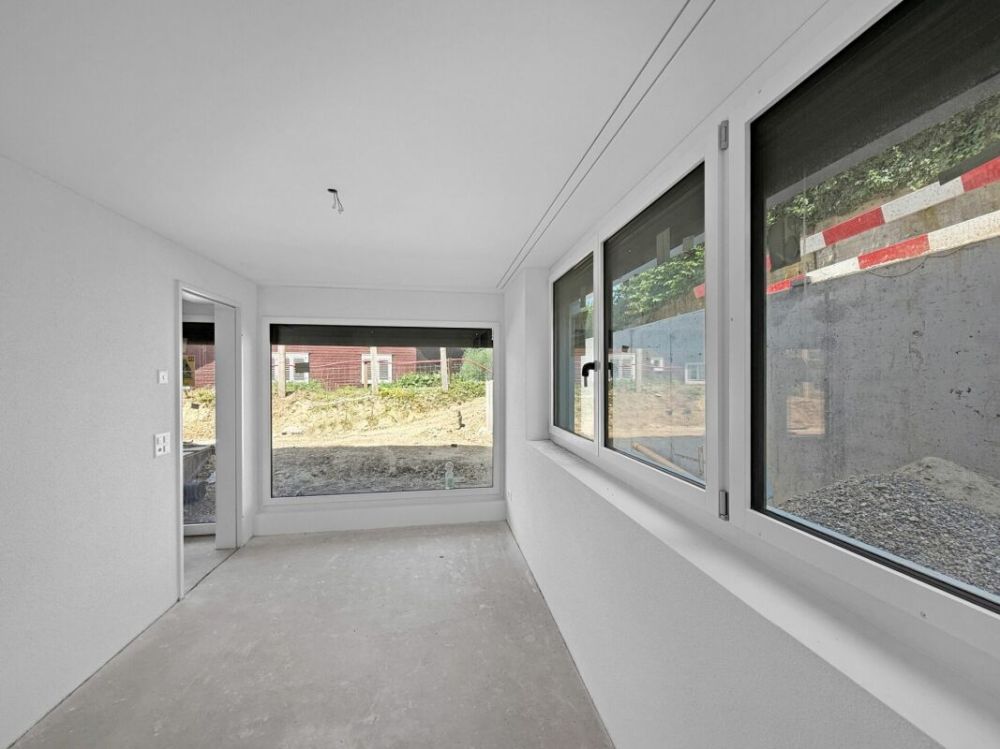 Stadt trifft Natur - Traumwohnung in Rheinnähe - Grosszügiges Zimmer mit viel Fensterflächen