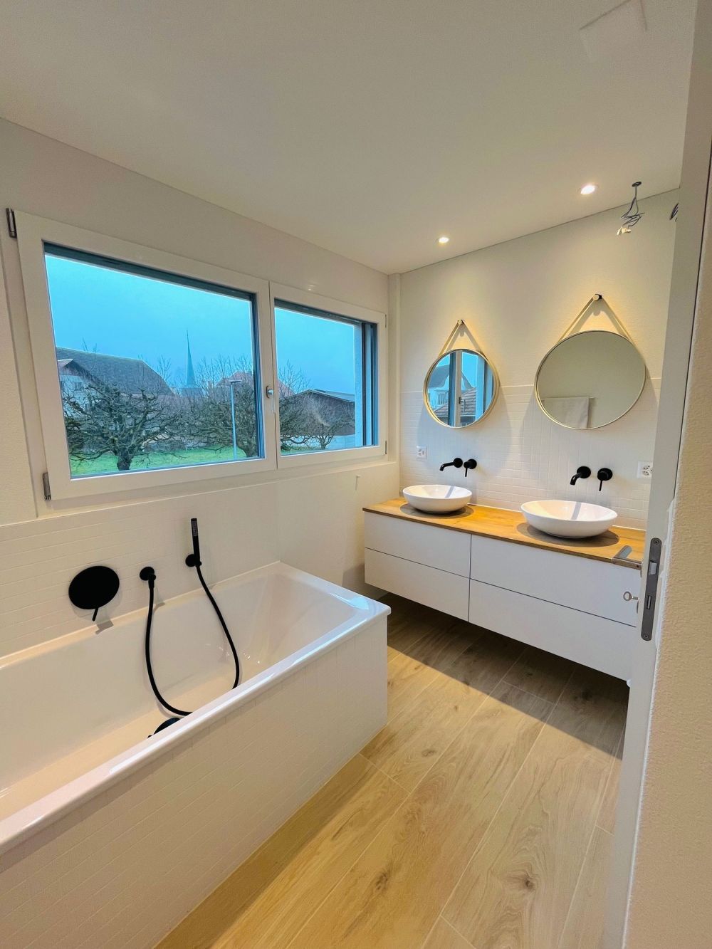 NEUBAU   Wunderschönes Eigenheim ab sofort bereit für den Erstbezug - Bild 2