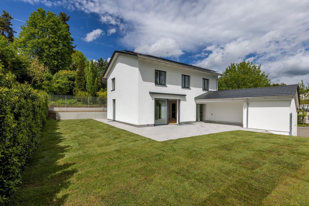 freistehendes 5.5-Zimmer-Einfamilienhaus mit Einliegerwohnung in Zumikon - Bild 1