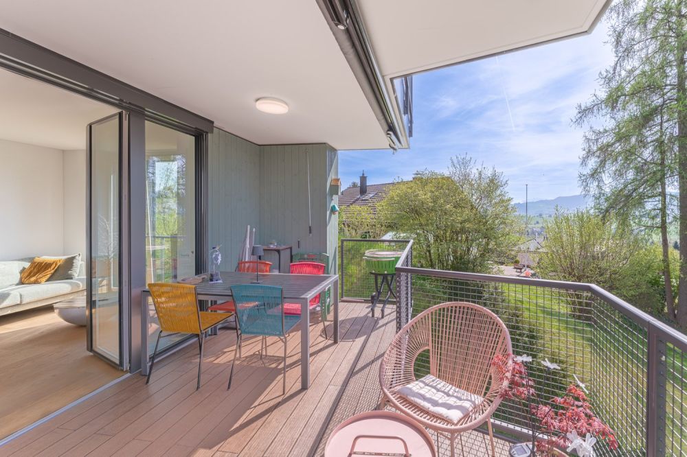 Exklusive 4½ Zimmer-Minergie-Maisonette-Wohnung an familienfreundlicher Lage mit gemütlichem Garten -  Bild 1
