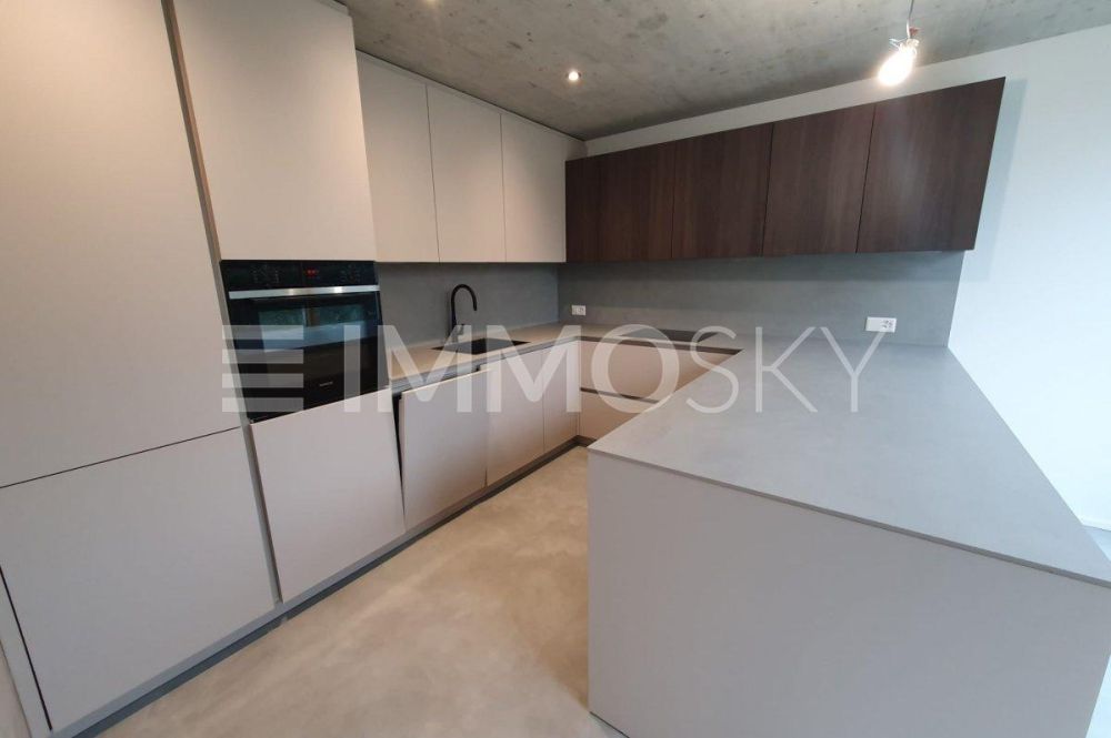 Elegante villetta di nuova costruzione con giardino - Design contemporaneo con finiture di qualità