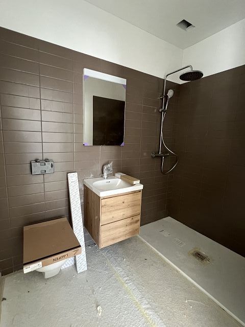 schöne Neubauwohnung im Zentrum Münchwilen - Badezimmer