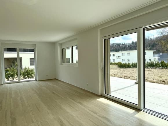 Erstvermietung: Moderne 2.5-Zimmer-Neubau-Wohnung mit Terrasse und schöner Aussicht in Trimbach -  Bild 3