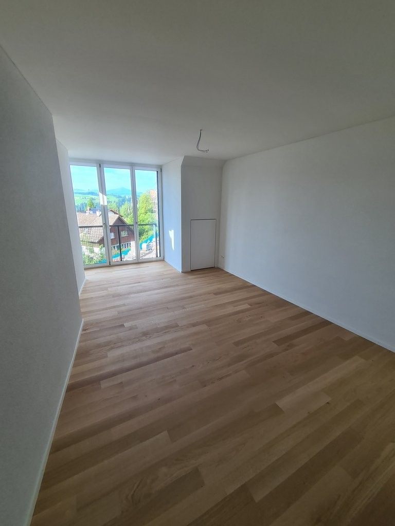 Moderne 5.5-Zimmer-Maisonette-Wohnung mit Aussicht in Hirzel - 20240606_083422.jpg