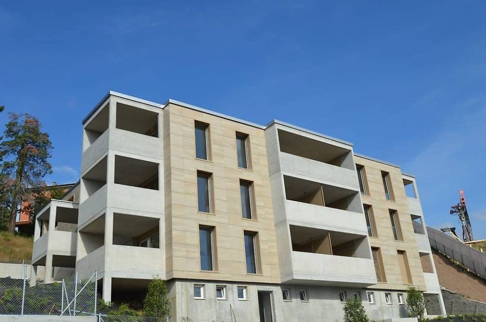 5676_Balerna, posizione comoda, 2.5 loc.con terrazzo coperto -  Bild 1