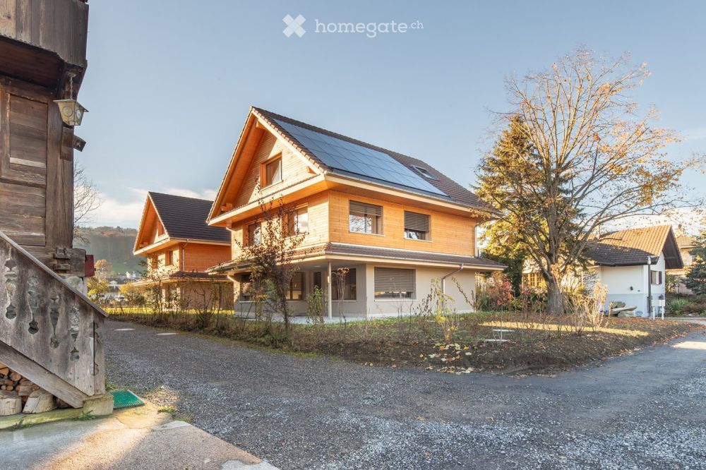 Natürlich wohnen in Mosen: Modernes Holzhaus nahe Hallwilersee -  Bild 1
