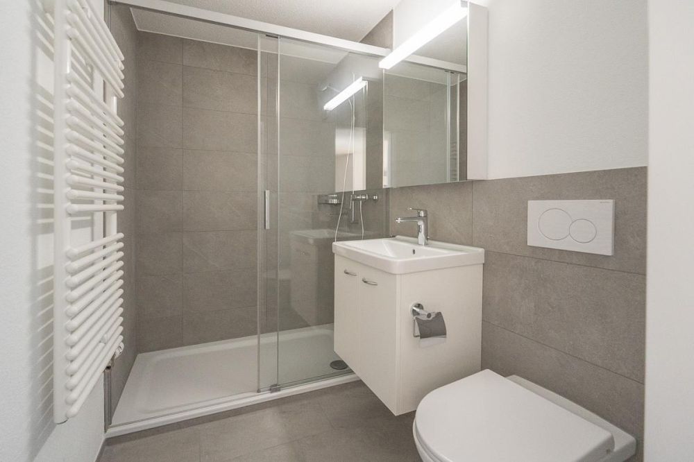 Erstbezug nach Renovation - 3.5-Zi. Eigentumswohnung - Badezimmer