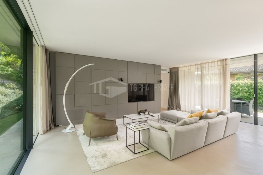 ELEGANTE MODERNE VILLA IM GRÜNEN -  Bild 10