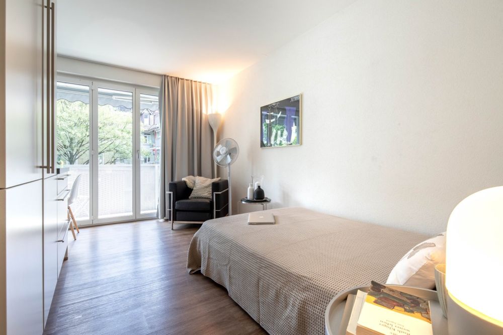 Zentrales, möbliertes Studio mit Balkon zum Innenhof in Zürich Wiedikon -  Bild 1