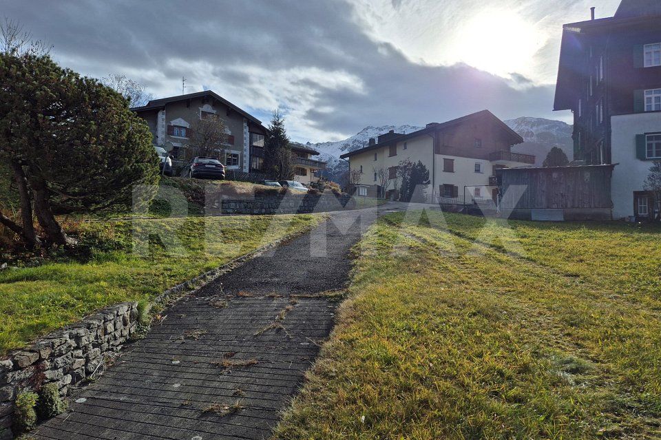 Mehrfamilienhaus mit Umschwung - Bild 3