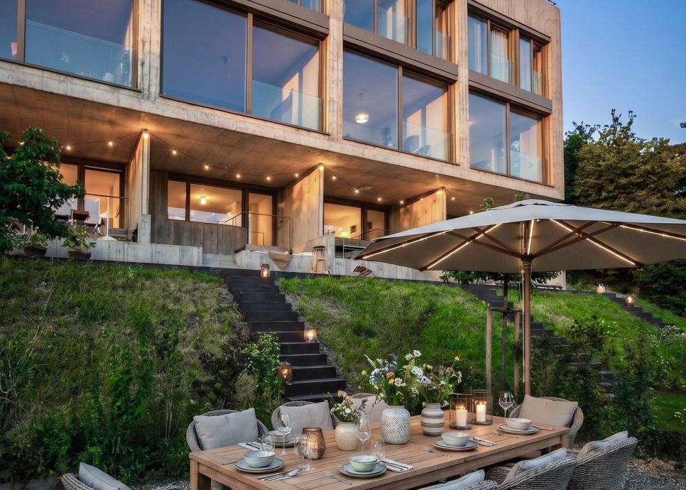 ZEITLOSE ARCHITEKTUR UND EIN WOHNKONZEPT DER EXTRAKLASSE -  Bild 1