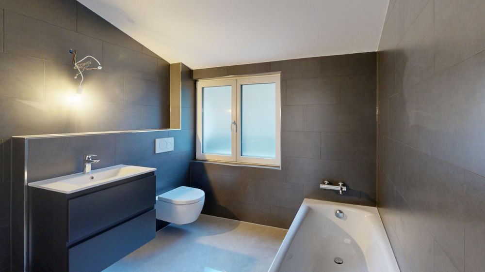 Moderne 4.5-Zimmer-Eigentumswohnung mit Balkon - Bad / DU