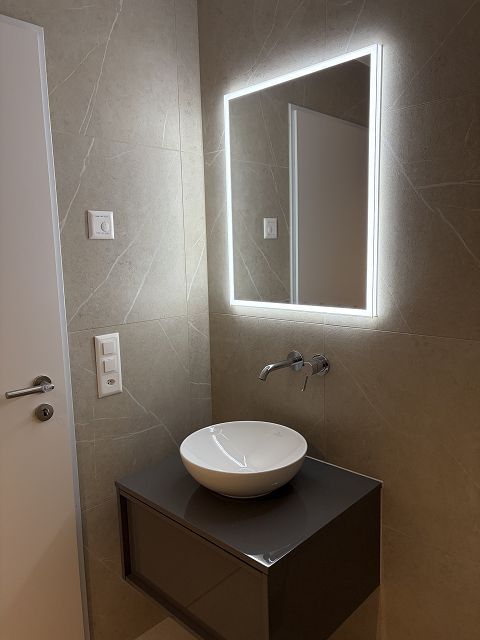 Grosszügige 4.5-Zimmer-Erdgeschosswohnung mit Sitzplatz und Garten - Badezimmer