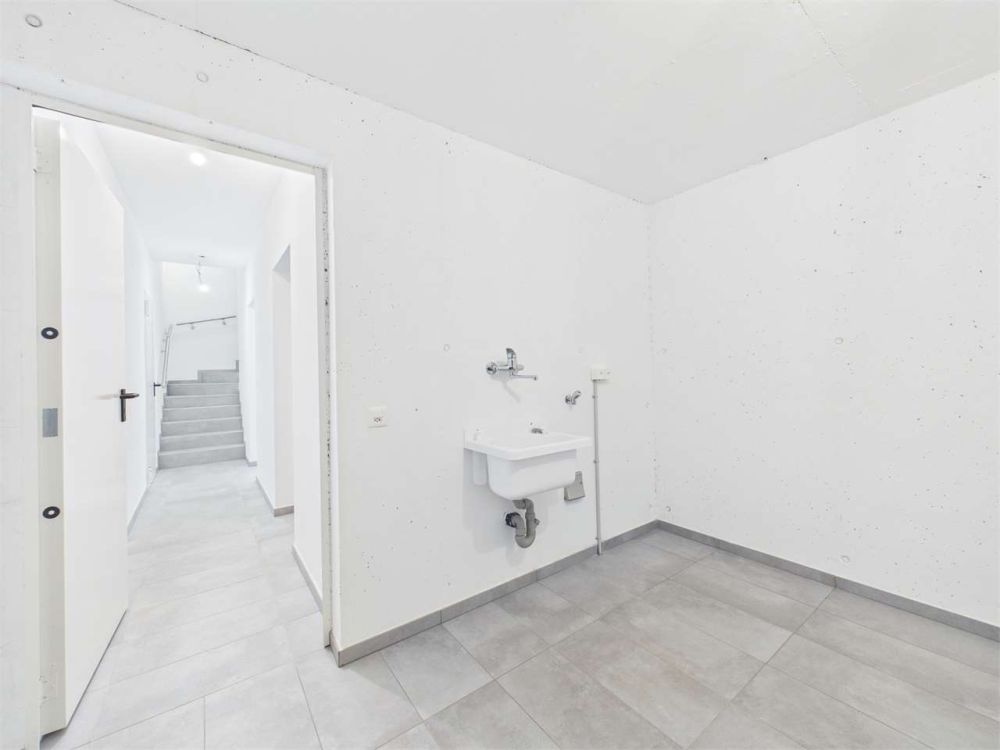 Nuova villa immersa nel verde a Sant'Antonino - Bild 11