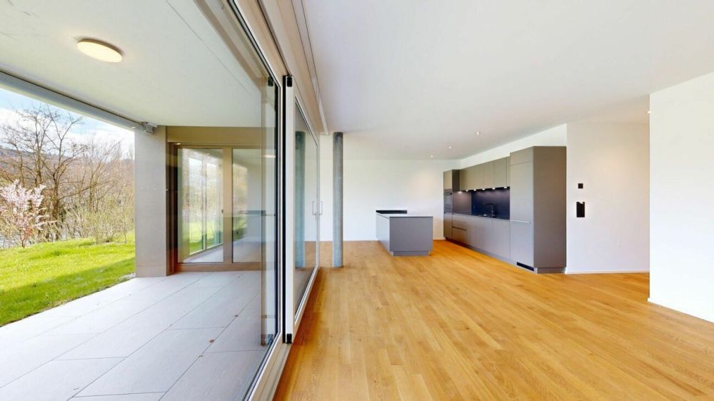 4.5 Gartenwohnung mit Blick auf die Aare - Wohnzimmer/ Gartensitzplatz