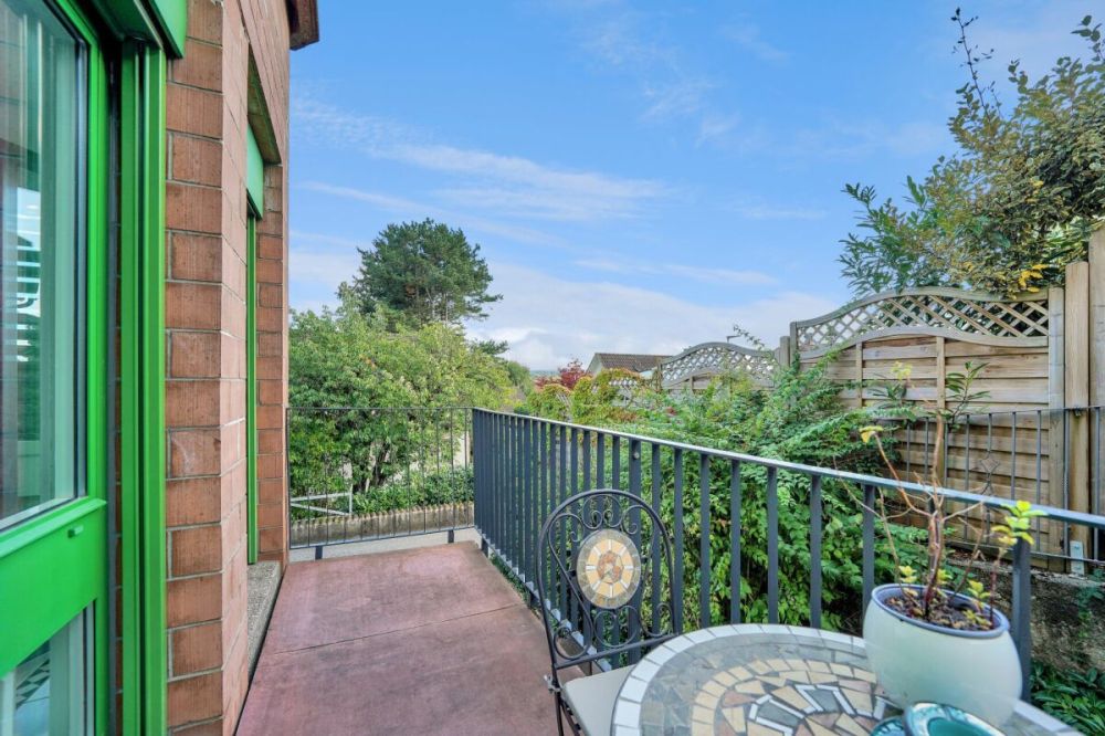 Rendite von 3.66% - Saniertes Mehrfamilienhaus mit 5 Wohneinheiten und Einstellhalle - Bild 8