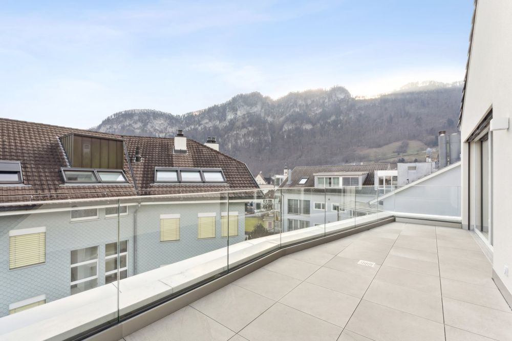 Exklusive 5.5-Zimmer-Attikawohnung in Hergiswil – Neubau mit Bergblick -  Bild 4