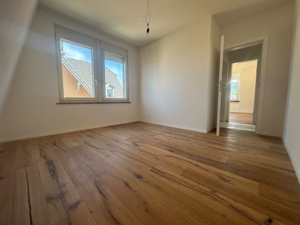 Erstbezug nach Kernsanierung: Noch 3 Moderne 4.5-Zimmer-Wohnungen mit Balkon zur Verfügung - Zimmer 3