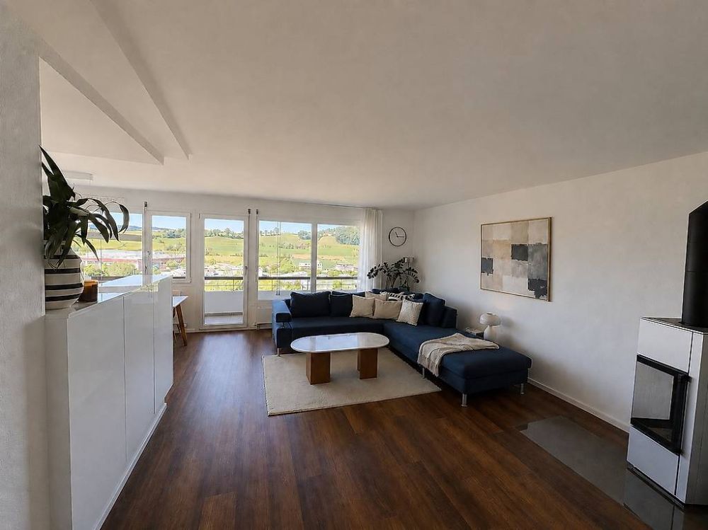 Moderne 4.5 Wohnung - kernsaniert mit traumhafter Aussicht  -  Bild 1