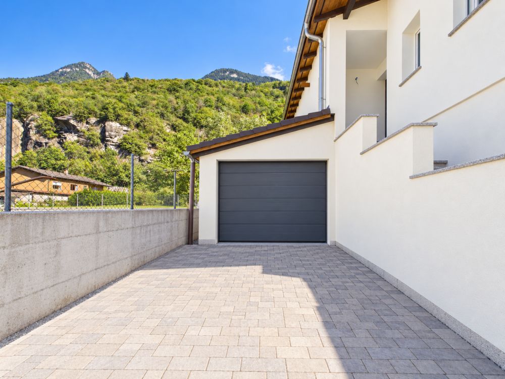 NUOVA CASA BIFAMILIARE CON DUE APPARTAMENTI INDIPENDENTI ,GIARDINO E BOX AUTO -  Bild 2