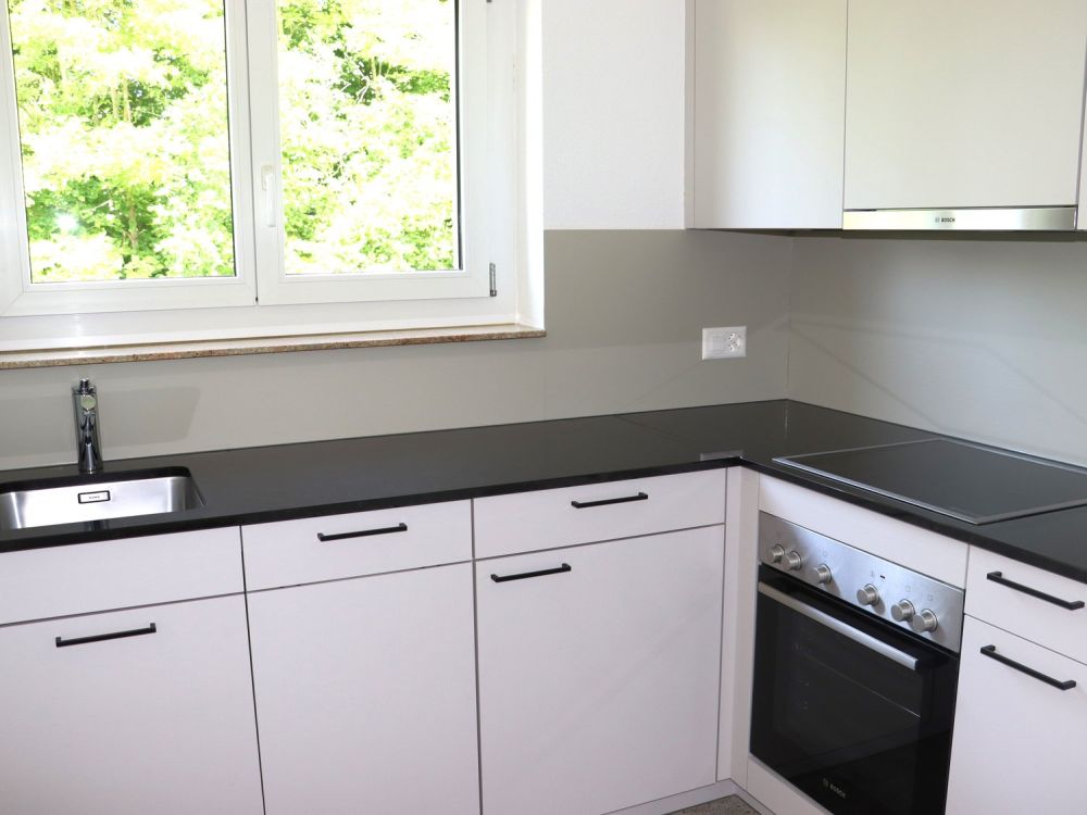 Erstvermietung nach Totalsanierung - grosszügige 3.5 Zi.-Wohnungen mit Balkon -  Bild 2