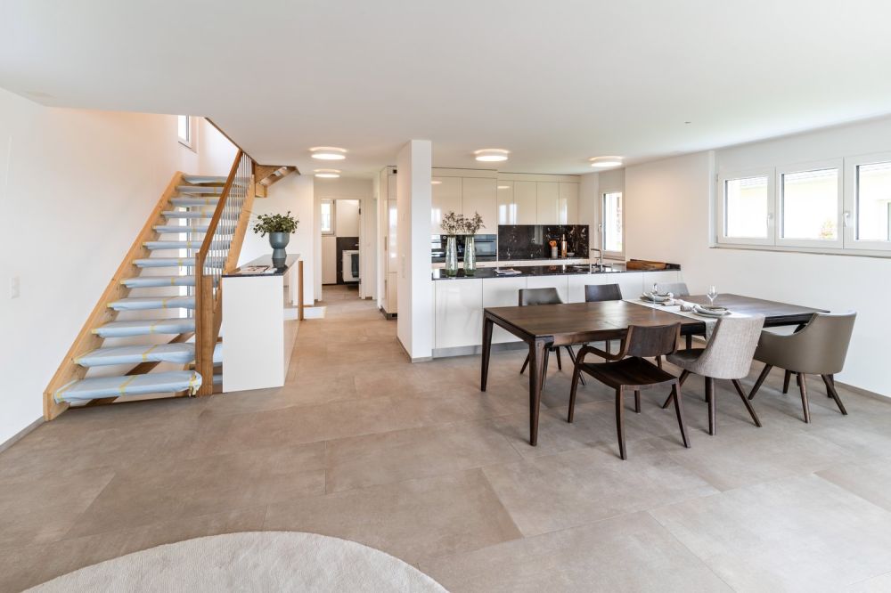 Moderner Neubau – 6.5-Zimmer-Einfamilienhaus in sonniger Lage von Helsighausen - Bild 3