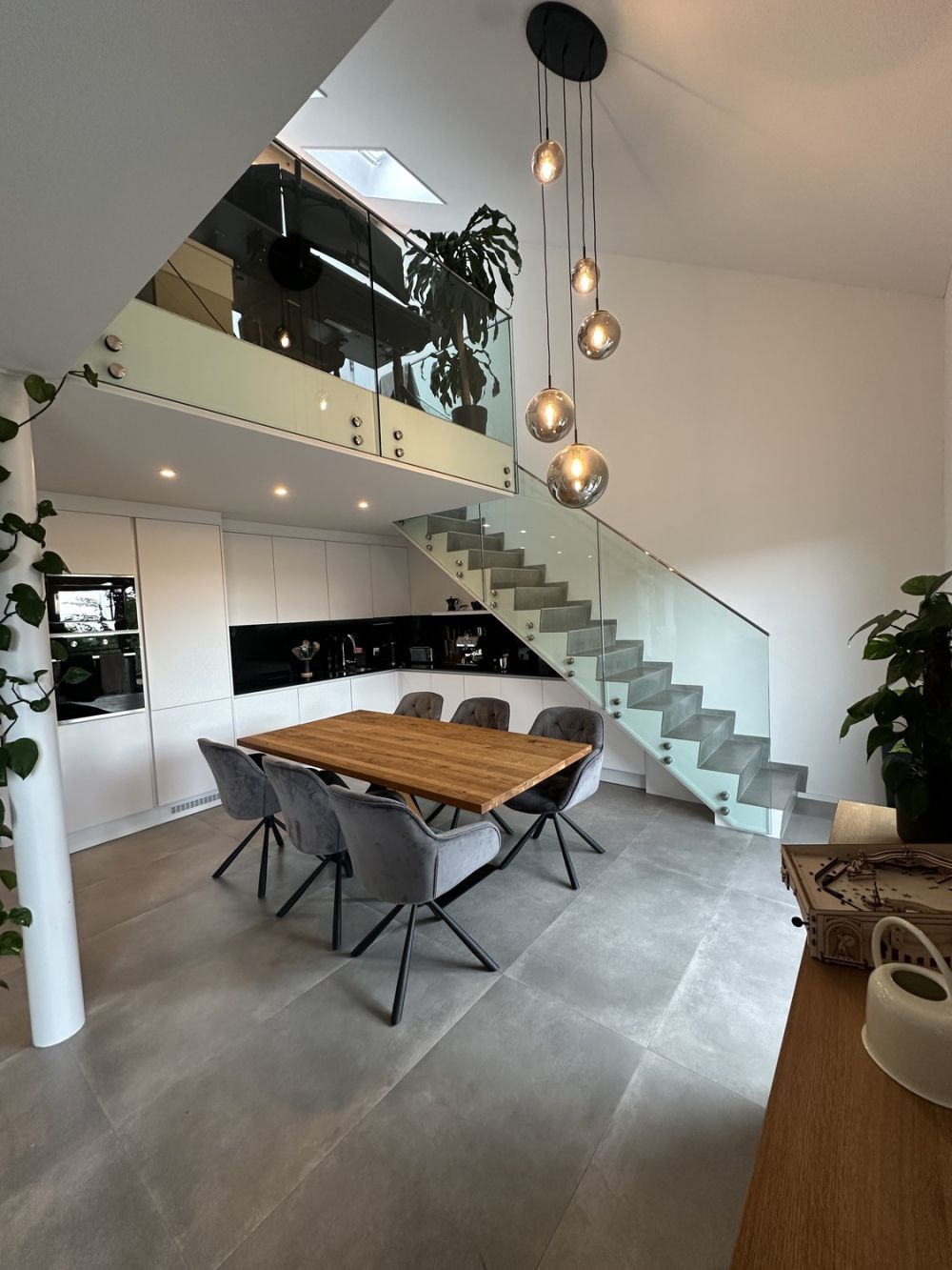 Moderne 2.5 Zimmer Dachwohnung mit Galerie -  Bild 1