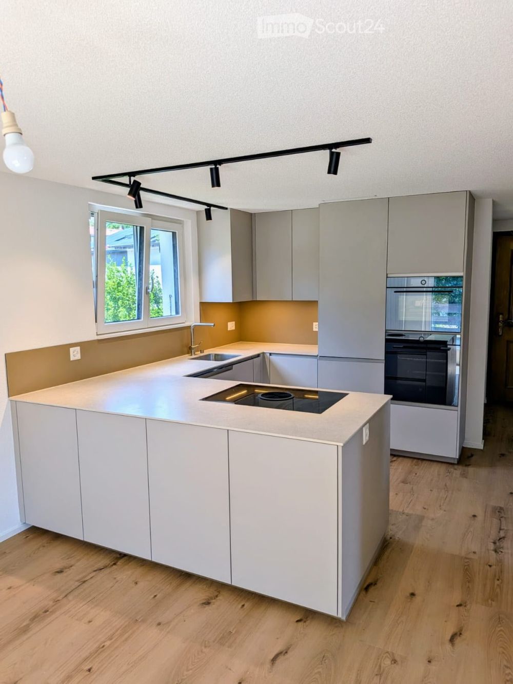 Erstvermietung nach Totalsanierung – modernes Familienhaus mit hochwertigem Ausbau -  Bild 1