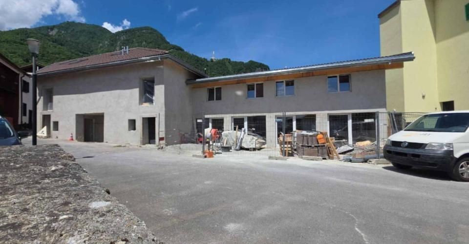 Maison mitoyenne de 4.5 pièces avec grand jardin - Maison contiguë 4.5 pièces - image - 1