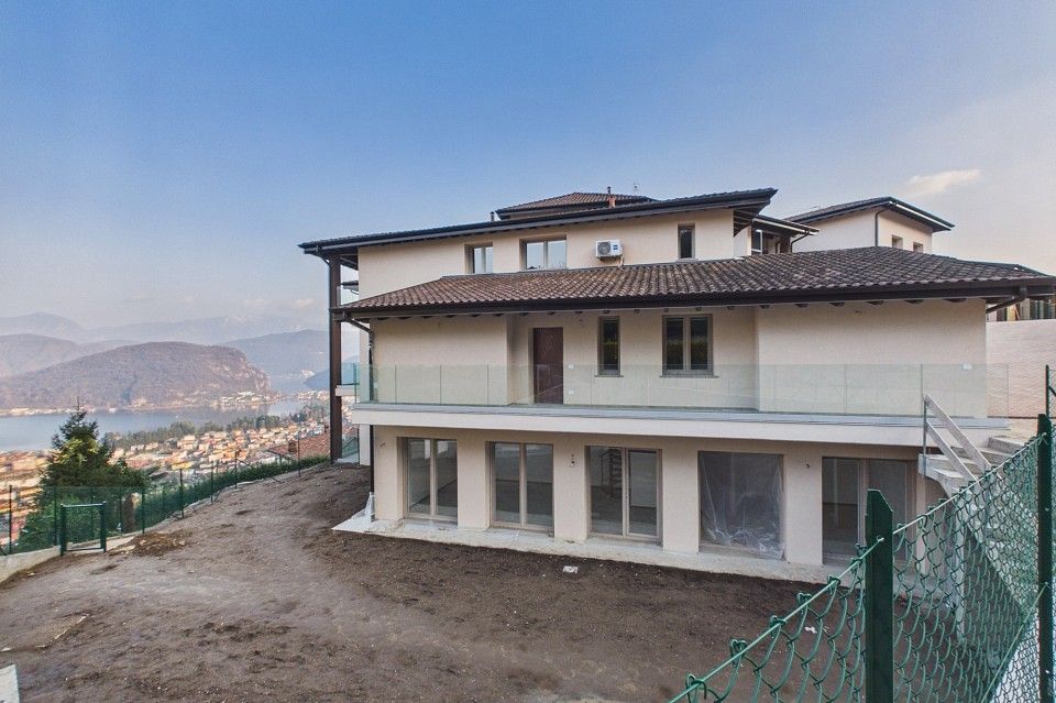 Casa con giardino e vista lago (Italia) -  Bild 1
