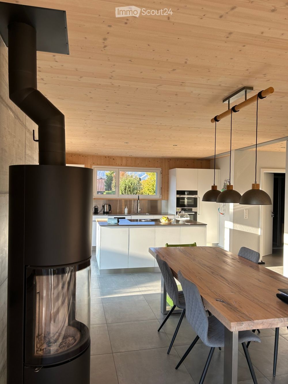 Freistehendes modernes Holzhaus in Erlach mit Seenähe -  Bild 10