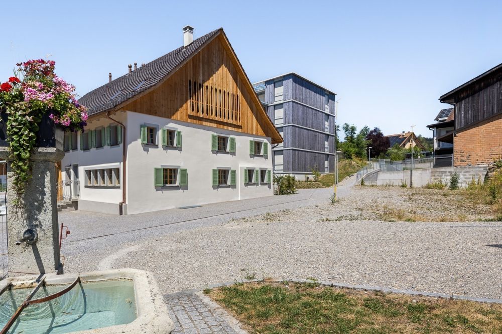 Letzte Gelegenheit: Einzigartige 7.5-Zimmer-Bauernhaushälfte - Hausansicht