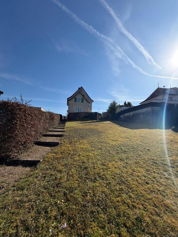 Bauland und Wohnhaus - Grundstück mit doppeltem Potenzial -  Bild 1