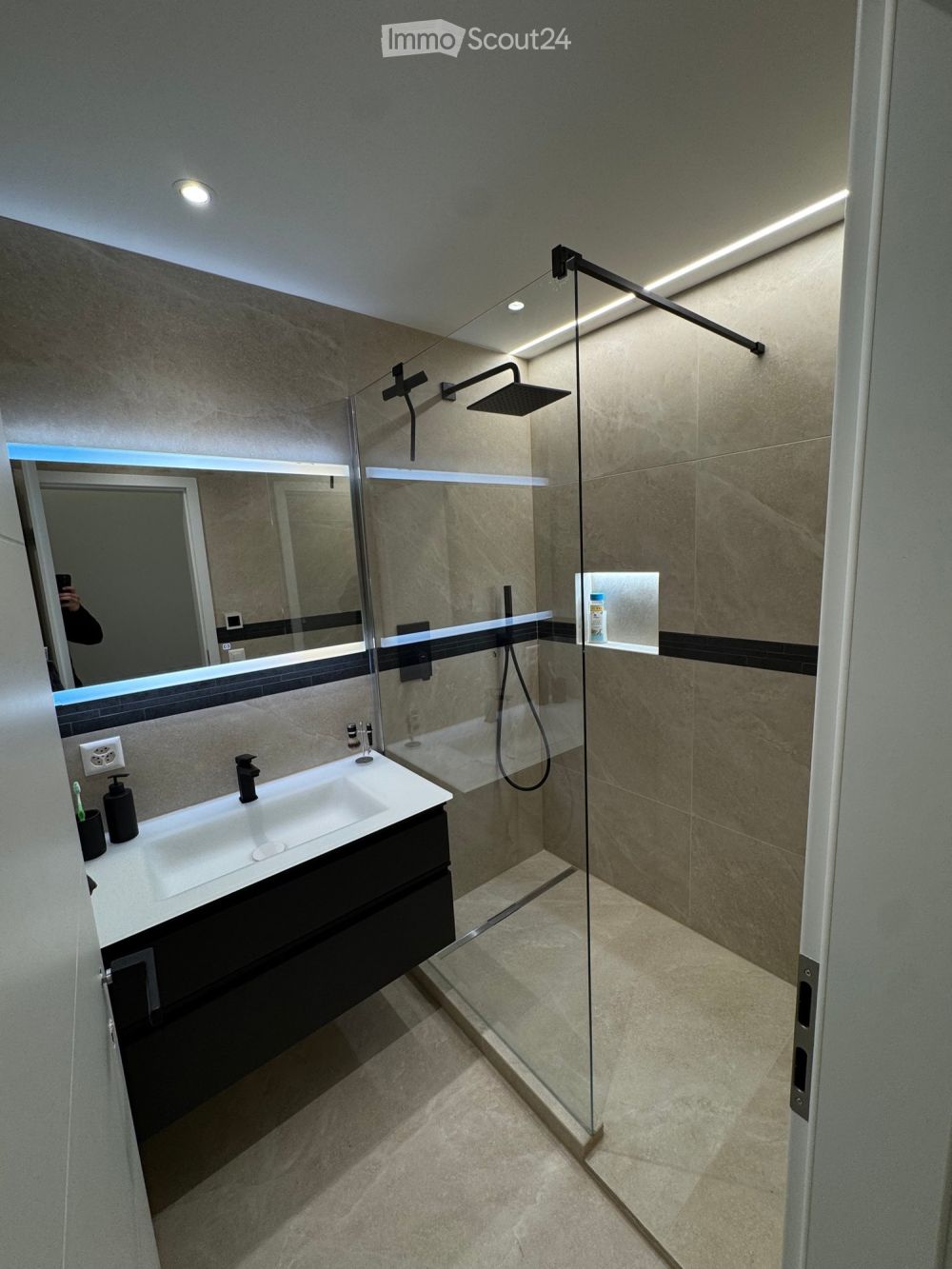 Kernsanierte 3.5-Zimmer-Wohnung mit Panoramablick -  Bild 4